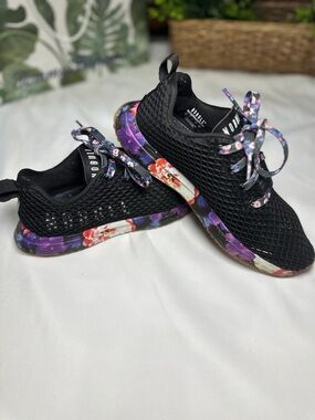 Nobull Women’s Knot trainers with Floral Sole. Size 8.5